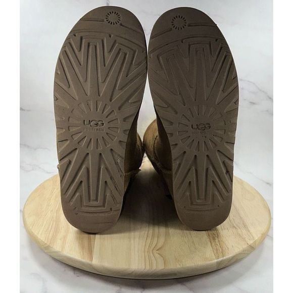 UGG Women's Size 10 Bailey Bow Tan Suede Sheepskin Lined Sherpa Boots 1002954 - Picture 7 of 9